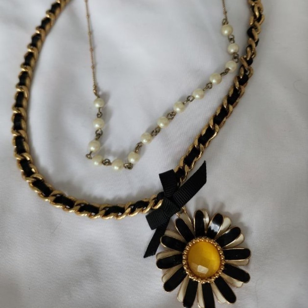 BETSEY JOHSON DAISY FLOWER PENDANT WITH DOUBLE STRAND PEARL AND WOVEN NECKLACE